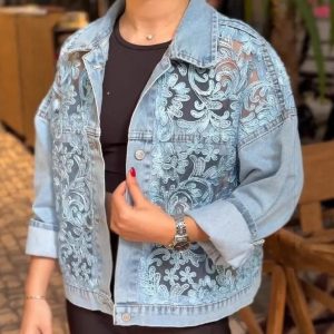 Chaqueta Vaquera con Encaje para Mujer | Cazadora Cropped de Denim Azul Claro | Informal y Elegante