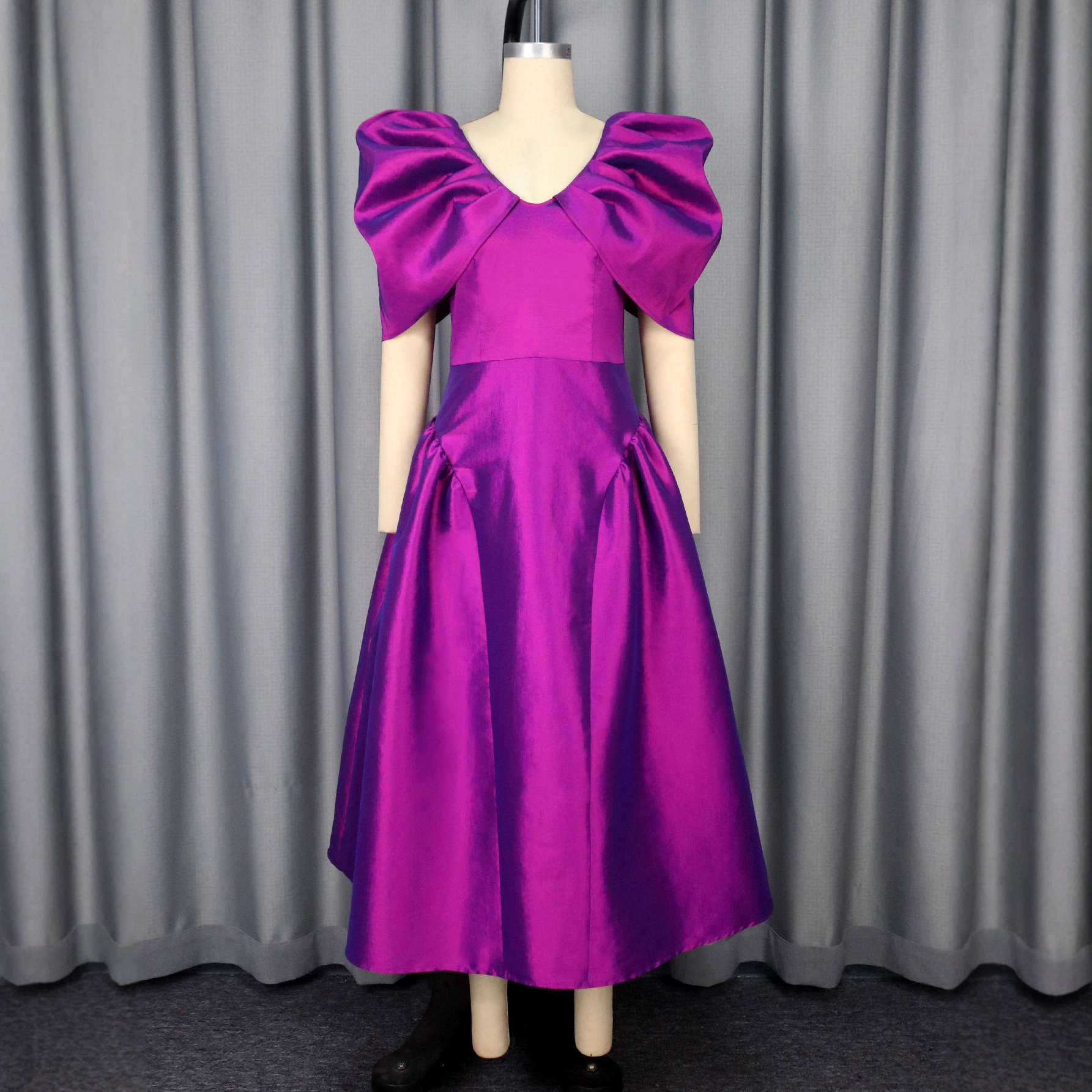 Vestido de Noche con Mangas Abullonadas y Pliegues | Púrpura Elegante para Bodas y Eventos - Imagen 3
