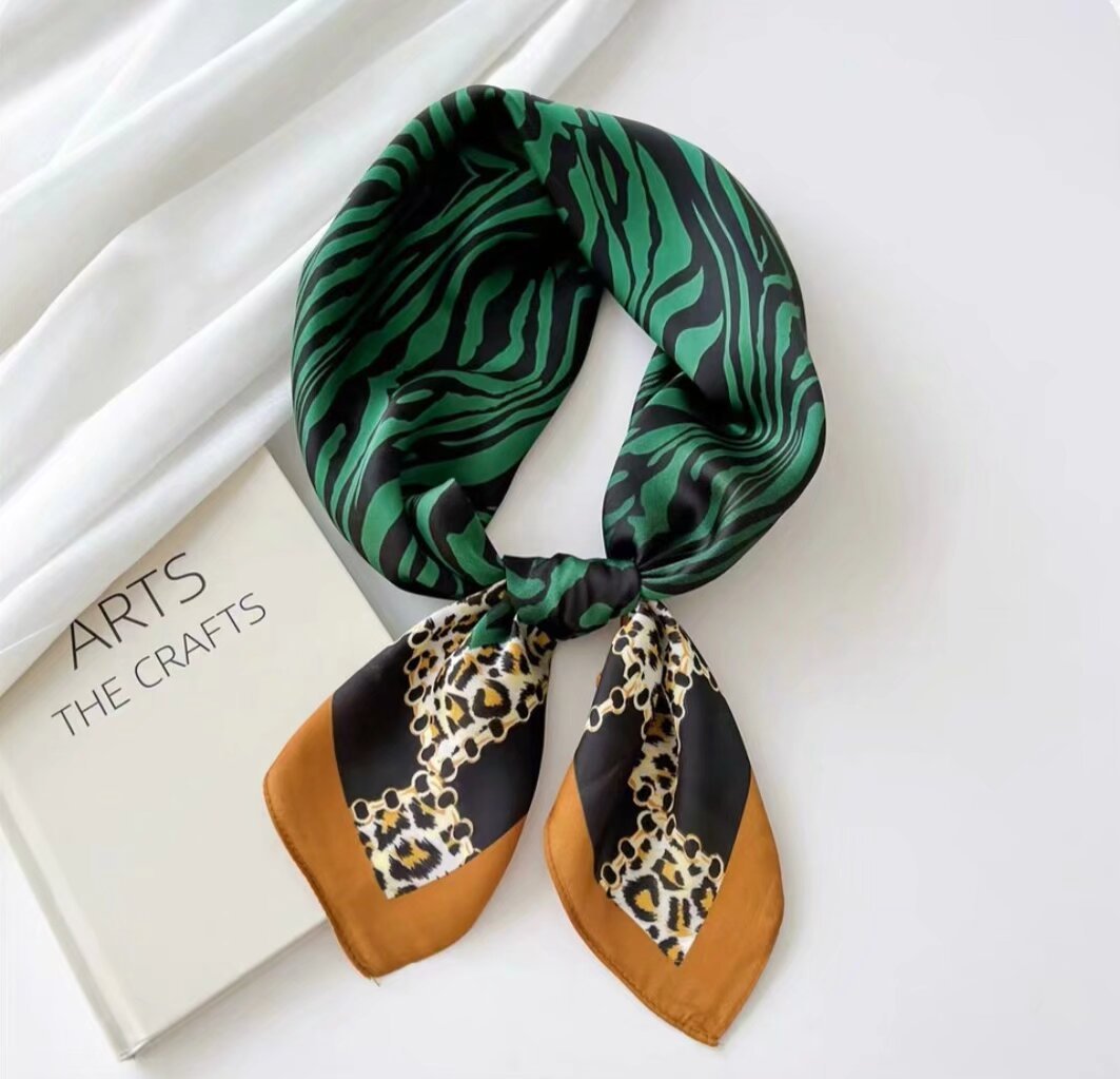 Pañuelo Cuadrado de Seda para Mujer | Accesorio Versátil para Cuello y Pelo | Regalo Ideal - Imagen 10