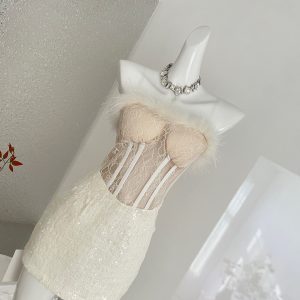 Vestido Strapless Bodycon con Encaje y Lentejuelas | Mini Elegante con Ribete de Piel | Fiestas