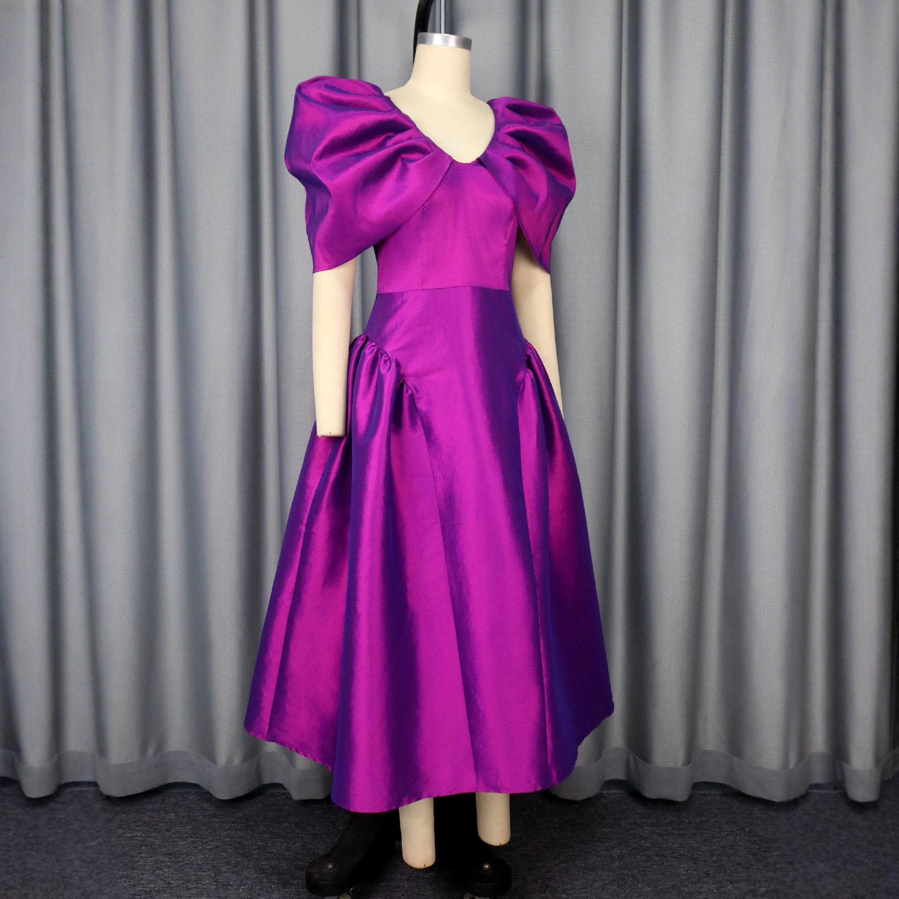 Vestido de Noche con Mangas Abullonadas y Pliegues | Púrpura Elegante para Bodas y Eventos - Imagen 2