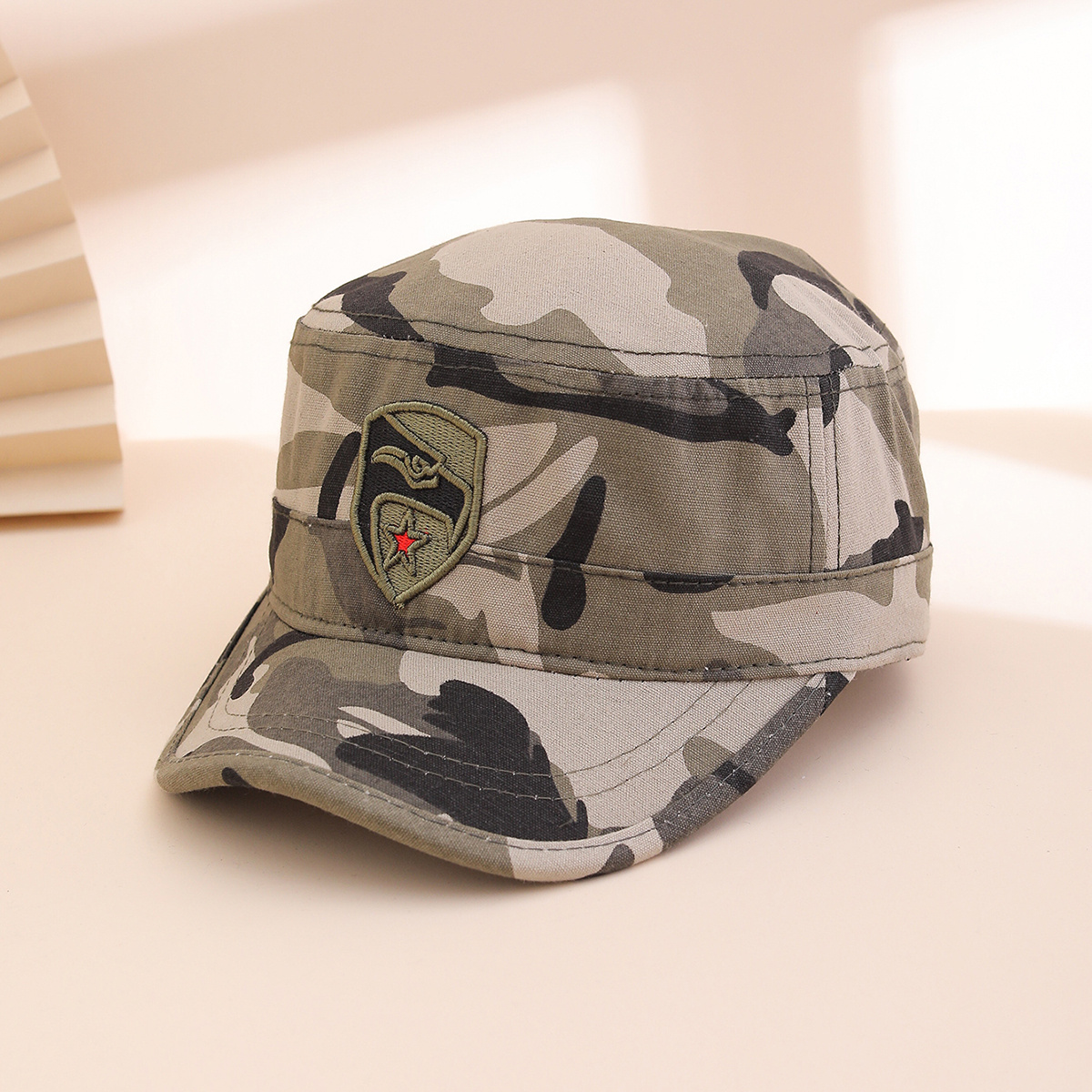 Sombrero Plano con Bordado de Cuchillo Curvo y Estrella Roja | Estilo Militar - Imagen 6